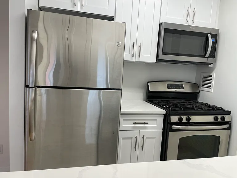 1 Irving Pl #P19I — Photo 4