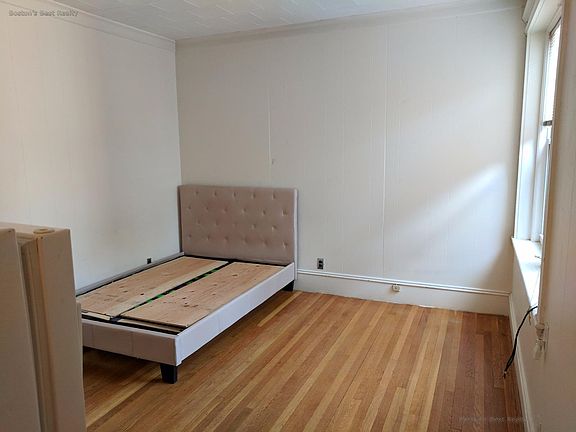 4th image of 11 Englewood Ave APT 11