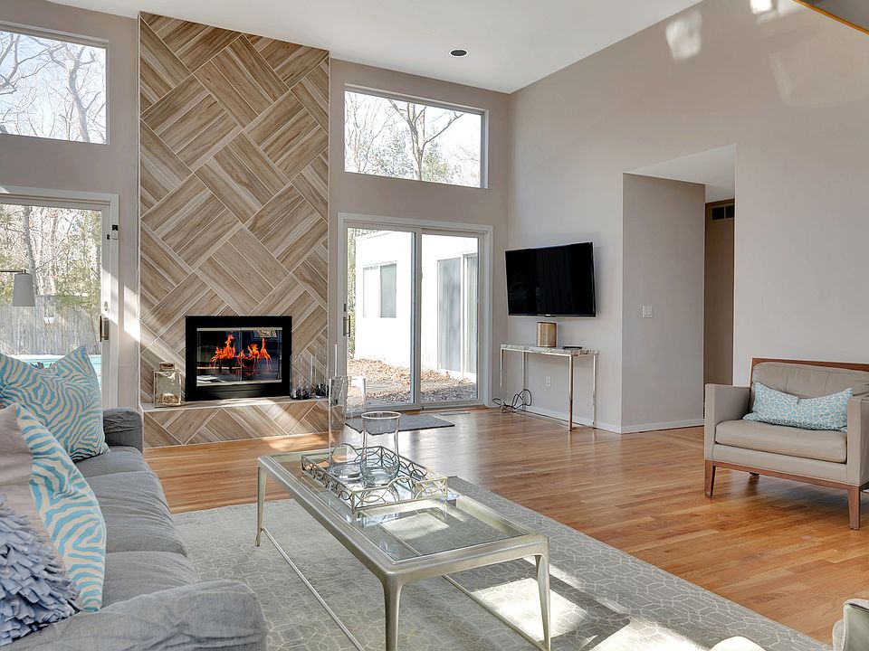1st image of 12 Southwood Ln