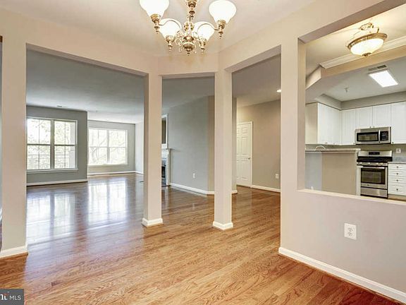 5th image of 5112 Donovan Dr APT 211