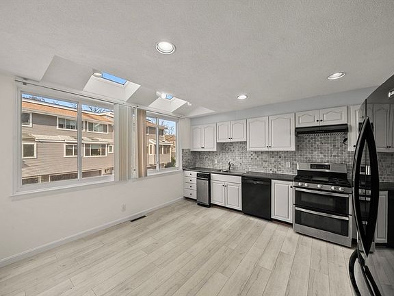 3rd image of 255 North Rd Unit 10