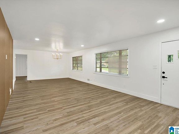 3rd image of 8961 Glendale Dr