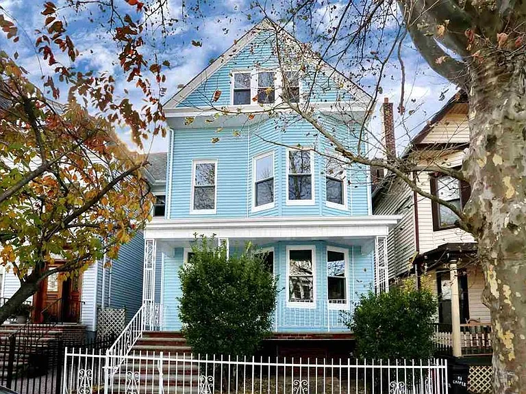 29 Cooper Pl #3 — Photo 1