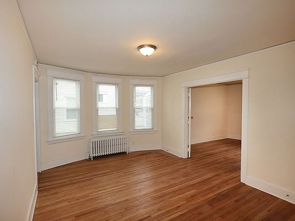 4th image of 146 Division St #1