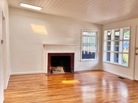 4th image of 2955 Marengo Ave
