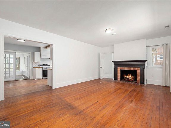 3rd image of 308 Winter Quarters Dr