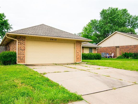2nd image of 2414 Countrywood Ln