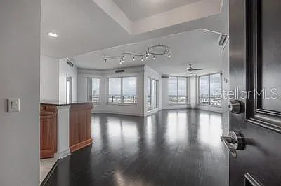 3 bed, 3.0 bath, 2161 sqft, $6,500 — Photo 3