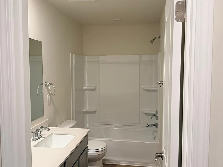 Full Bathroom 2