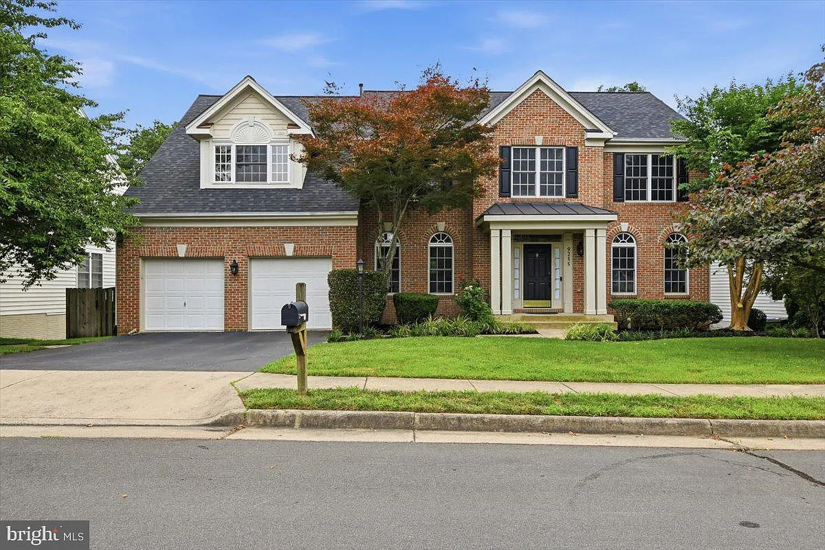 4 bed, 2.5 bath, 3266 sqft, $3,700 — Photo 1