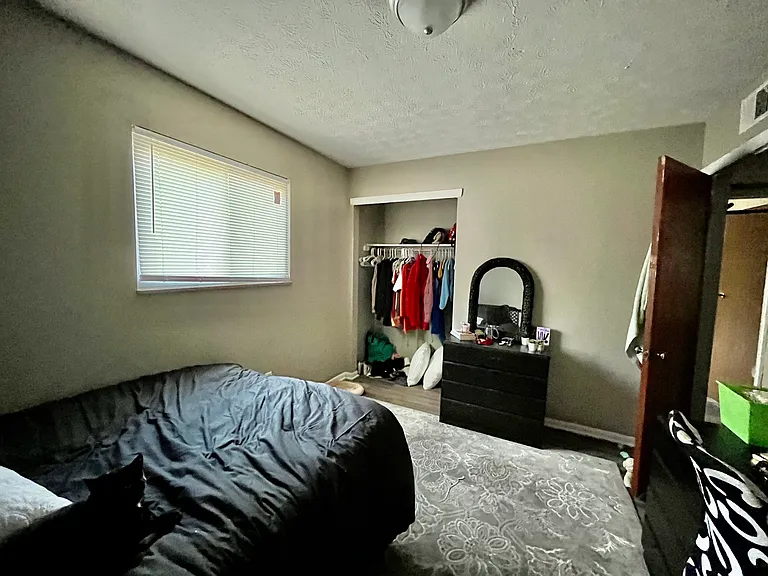 1235 Summit St #B — Photo 14