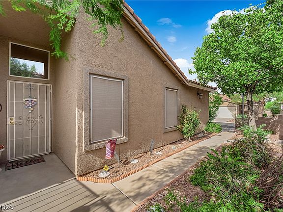 4th image of 377 Rosado Springs St