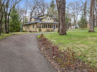 220 Pottawatomi Dr, Fontana, WI 53125