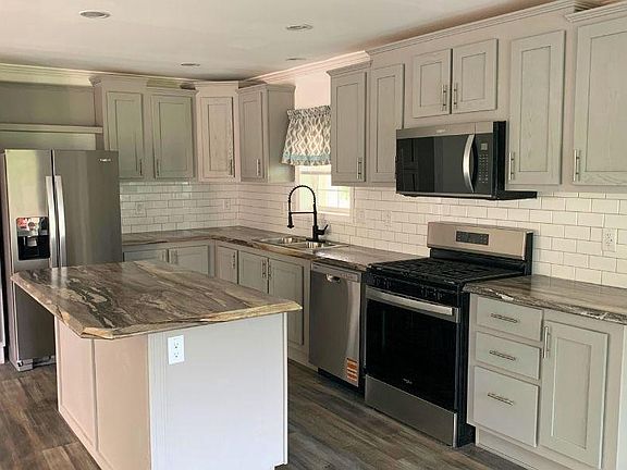 3rd image of 86 Rose Ave