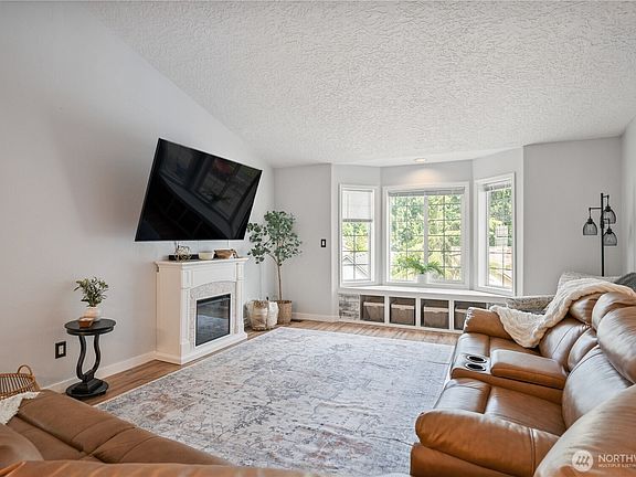 3rd image of 104 Roley Court