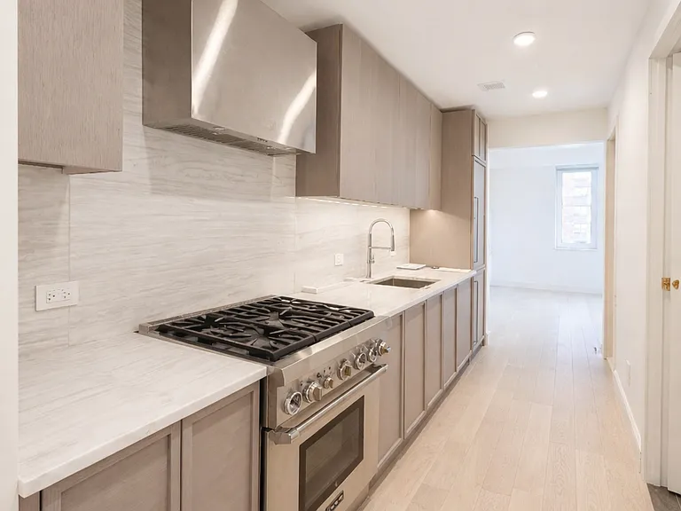1399 Park Ave #6G — Photo 2