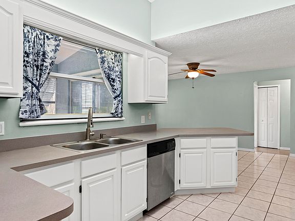 2nd image of 414 SE Whitmore Drive