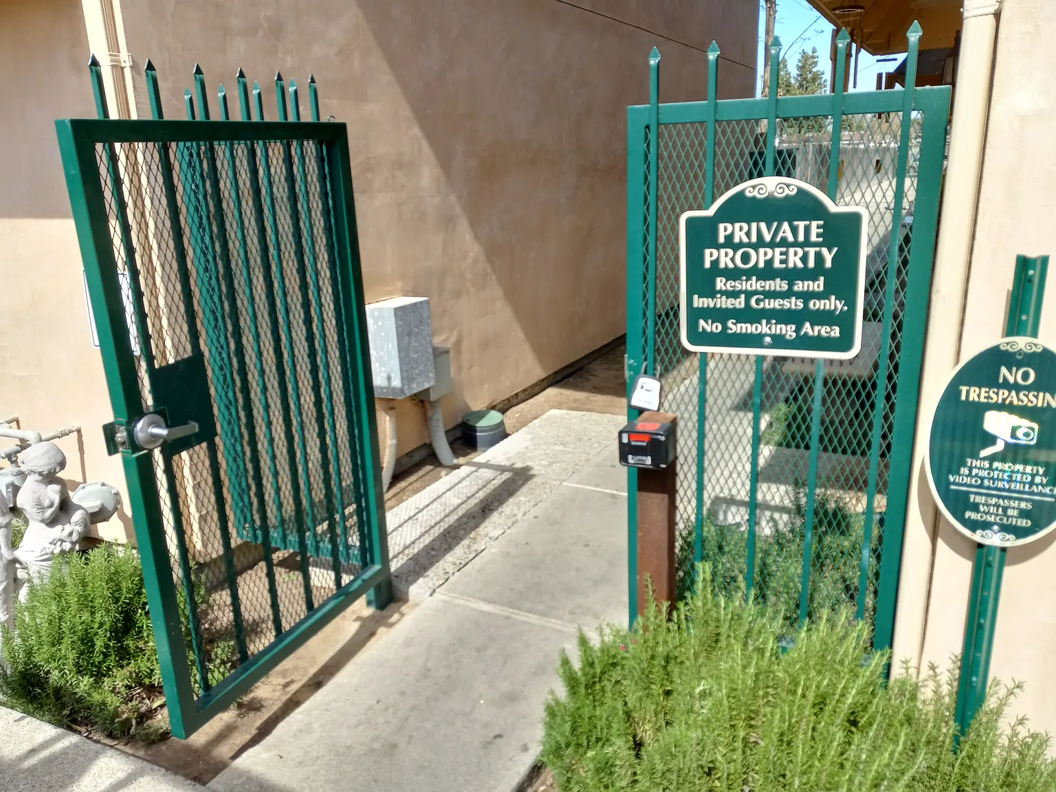 3 bed, 1.5 bath, 1030 sqft, $2,000 — Photo 1