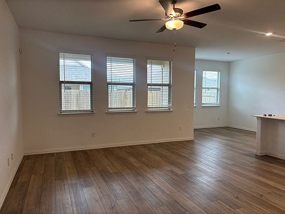 2nd image of 1447 Mesquite Ln