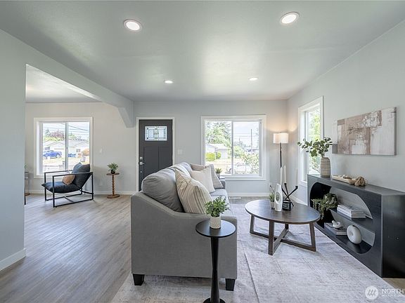 3rd image of 1402 S 80th Street