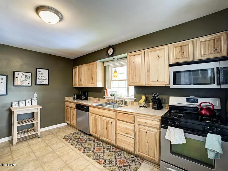 213 Norbourne Blvd #2 — Photo 6