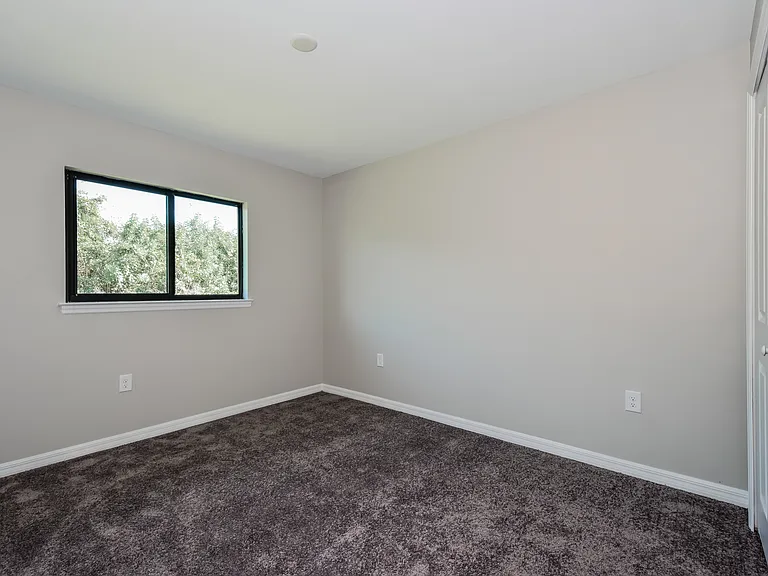 347 Pinehurst Ave — Photo 12