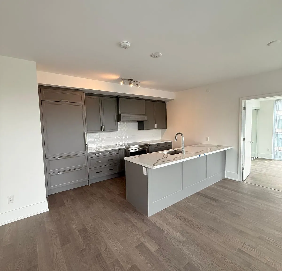 2 bed, $5,000 — Photo 2