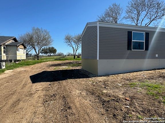 4th image of 18480 Leal Rd