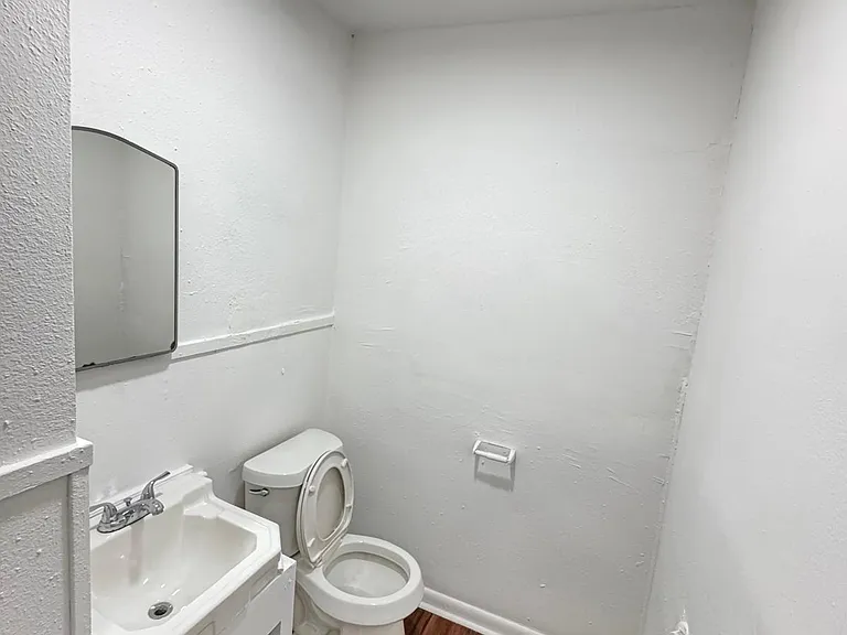 225 Armstrong St — Photo 12