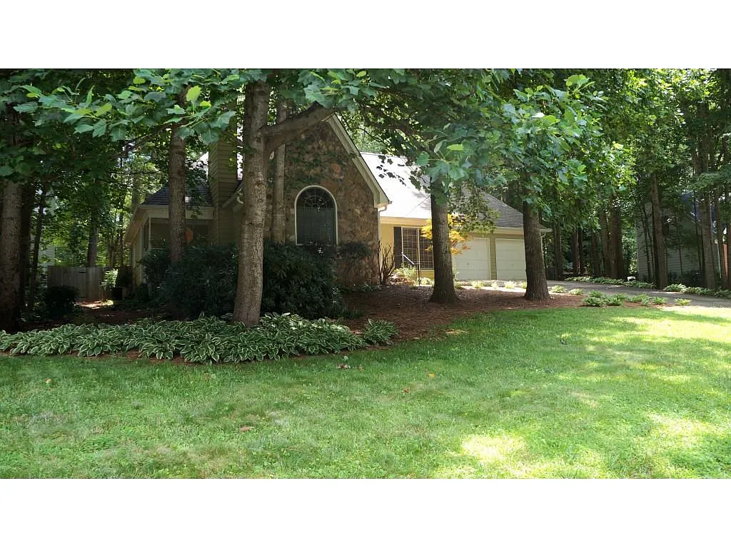 2018 Greyfield Dr NW photo 1