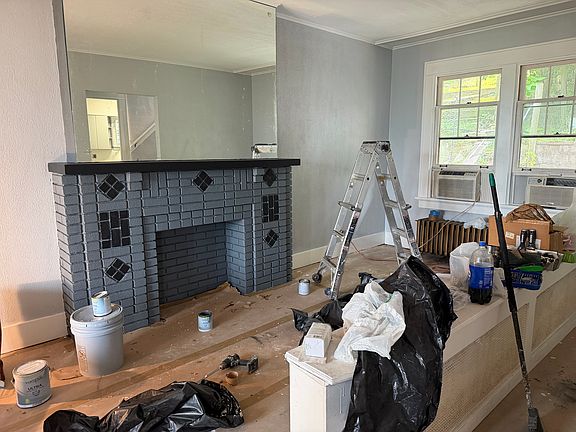 4th image of 967 Thompson Ave