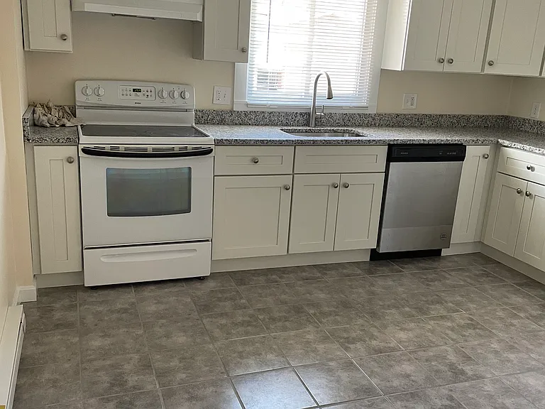 177 Crescent St — Photo 3