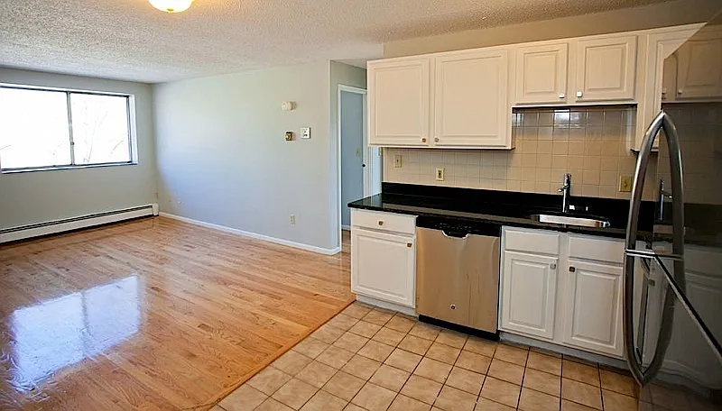 2 bed, $3,075 — Photo 2