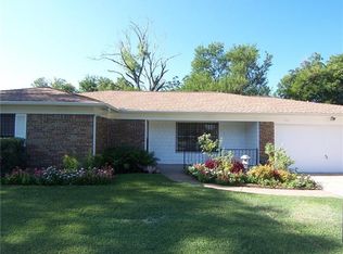 920 Daisy St, Irving, TX 75061