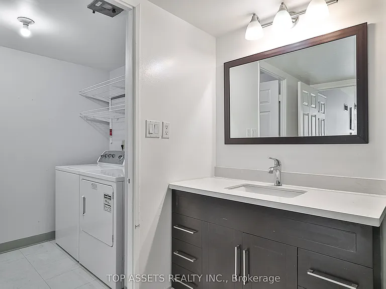 24 Wellesley St W #614 — Photo 29