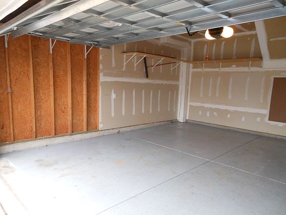 4th image of 8243 Chatsworth Dr