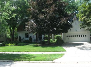 1012 Parkside Dr, Lakewood, OH