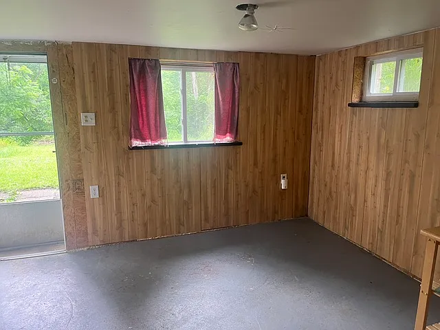 225 Logan Rd — Photo 17