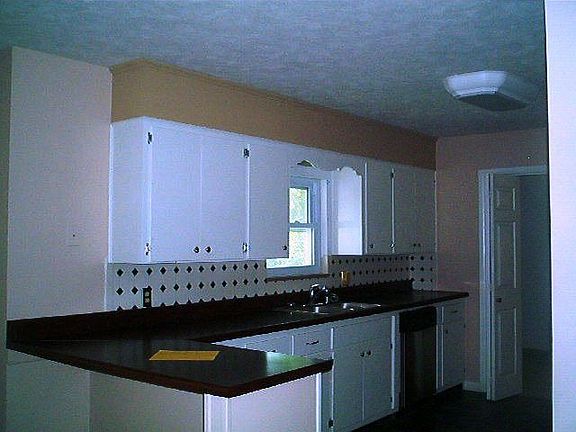 3rd image of 300 Meadow Ln