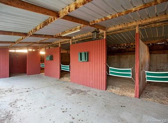Enclosed stalls