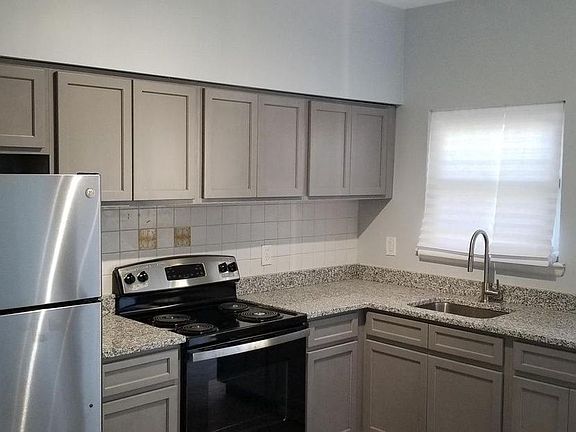 2nd image of 1624 W Lexington St