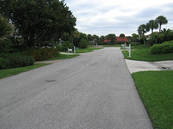 3rd image of 1123 Capitanilla Dr