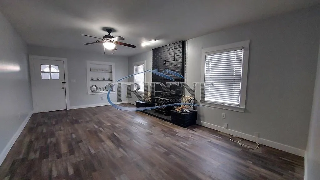 3 bed, $2,000 — Photo 2