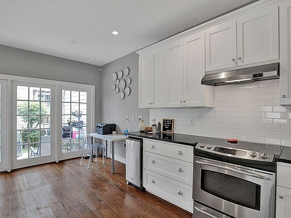 spacious eat-in kitchen
