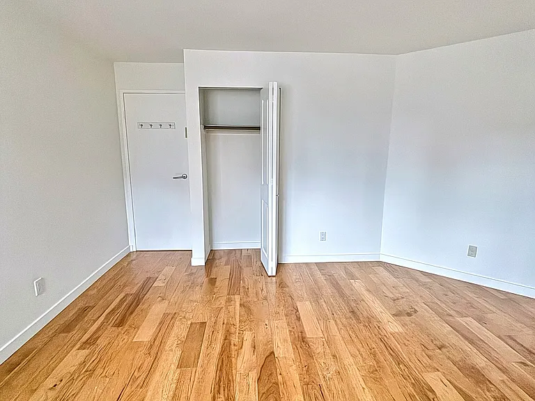 1045 Haro St — Photo 75