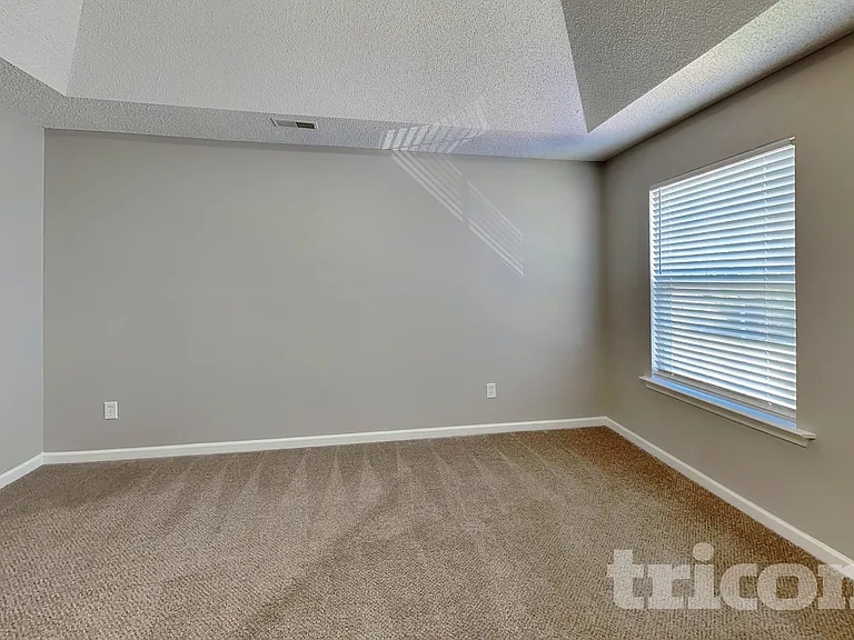 2208 Ballingarry Dr — Photo 7
