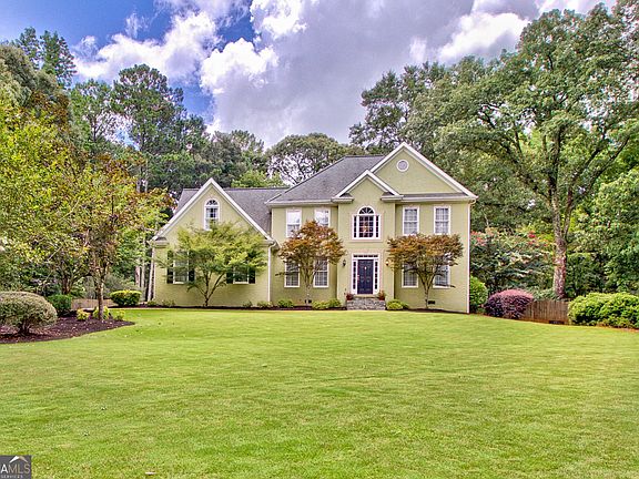 2nd image of 105 Arlington Trce