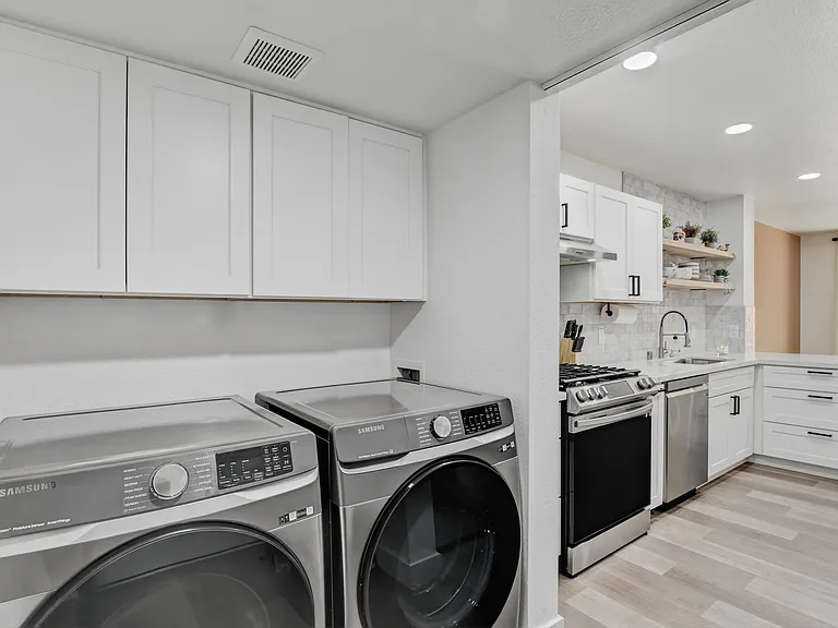 7987 Dorinda Ave — Photo 19