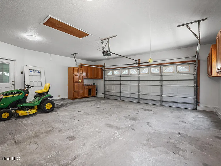 15301 Parker Rd — Photo 51