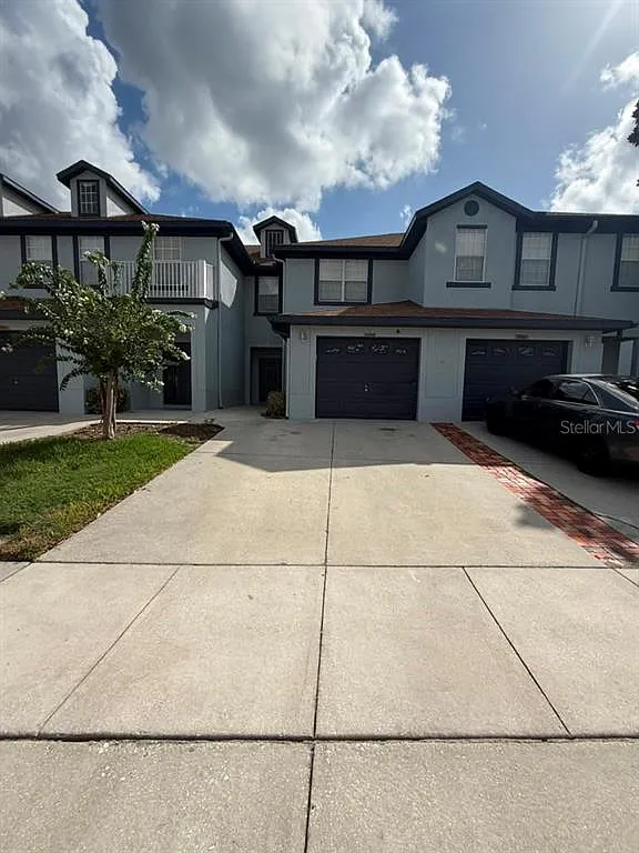 3 bed, 2.5 bath, 1749 sqft, $2,499 — Photo 2